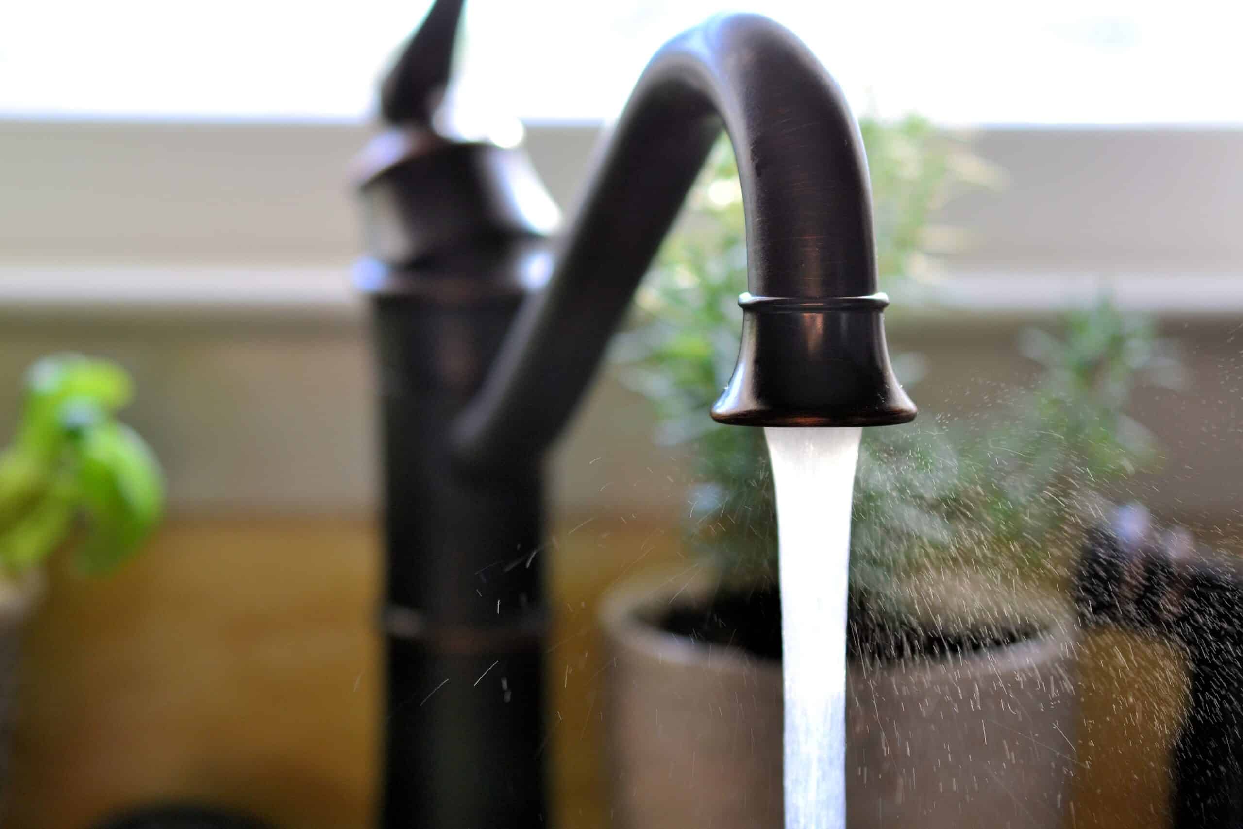 Tubize respecte les normes PFAS malgré concentration élevée dans certains zones
